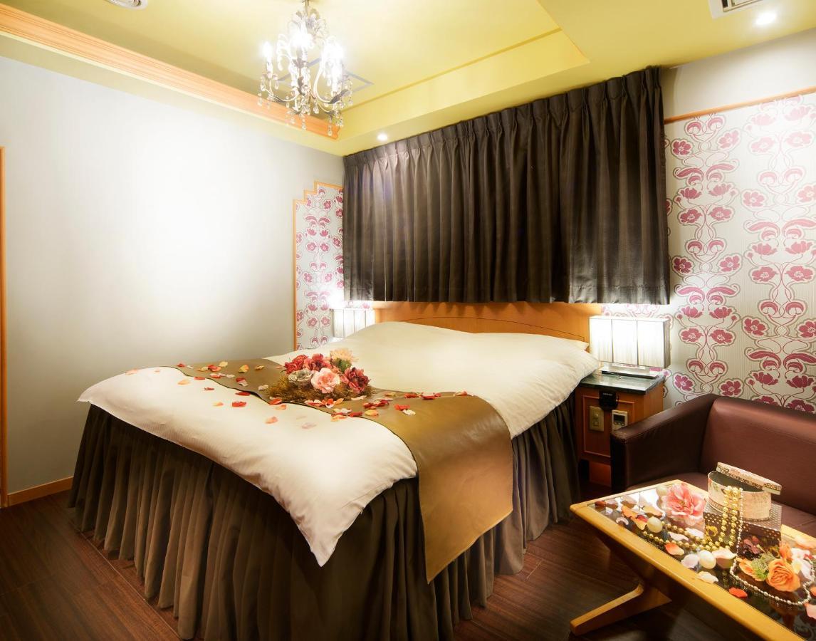 ホテル リトルチャペルクリスマス 梅田 (Adults Only) Osaka Exterior foto